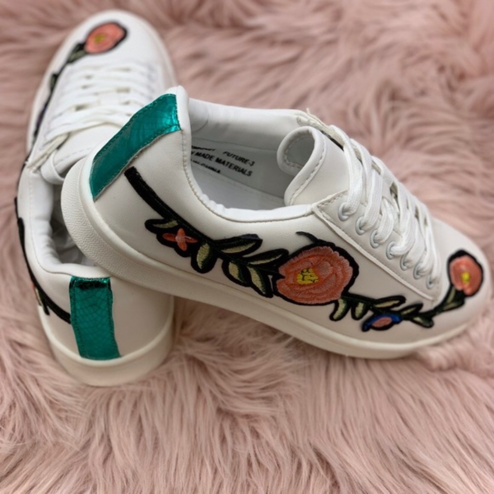 CAPE ROBBIN Floral Lace up Sneaker - Picture 6 of 7